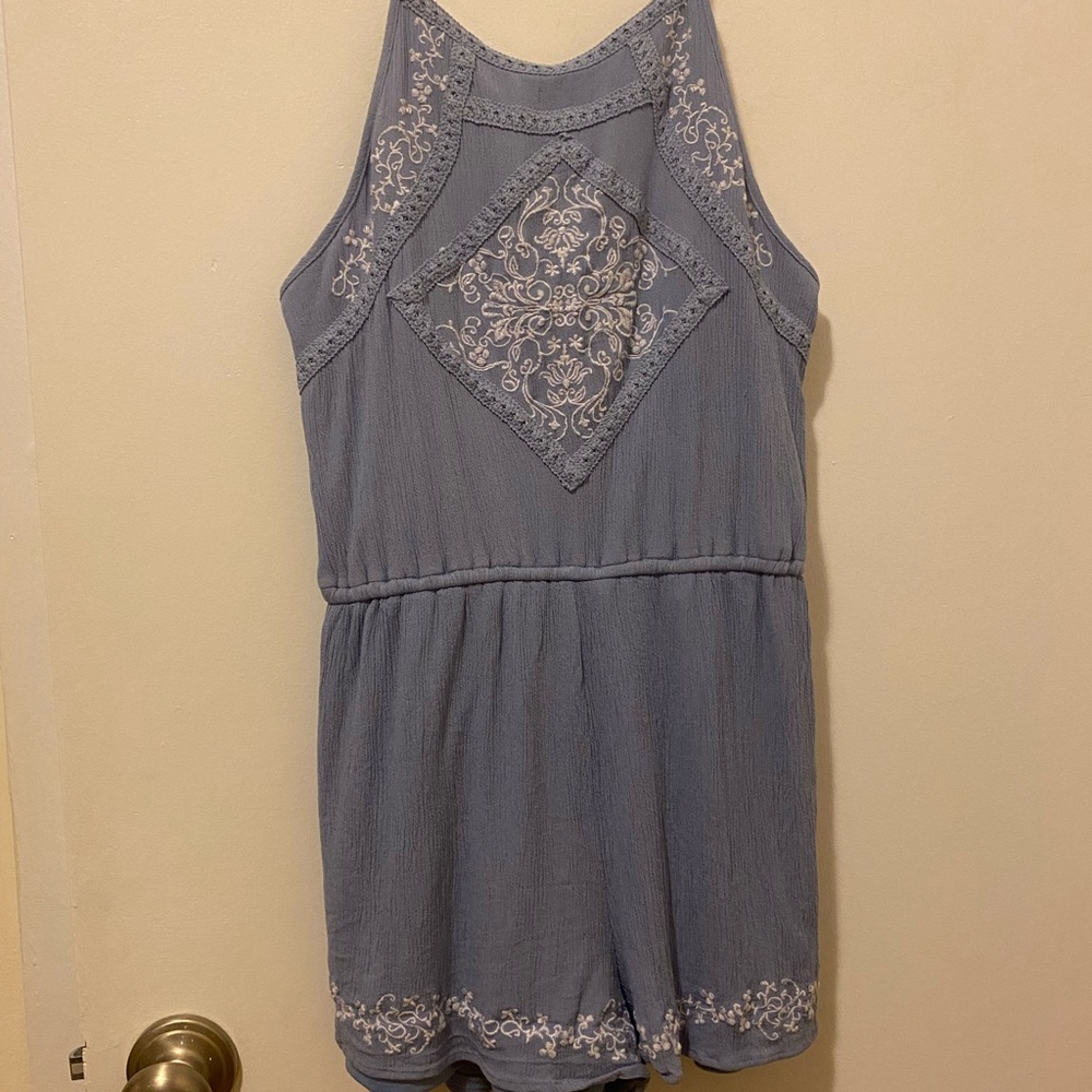 Francesca’s Embroidered Romper - Picture 4 of 7